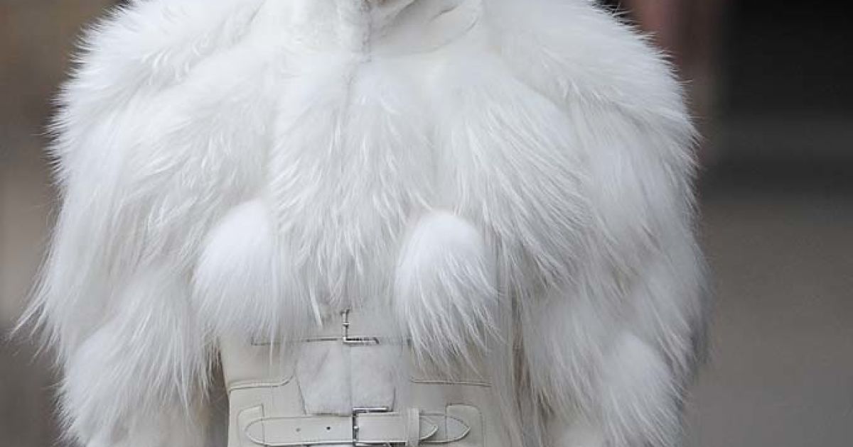 Alexander McQueen прет-а-порте осень-зима 2011-2012 / © EastNews