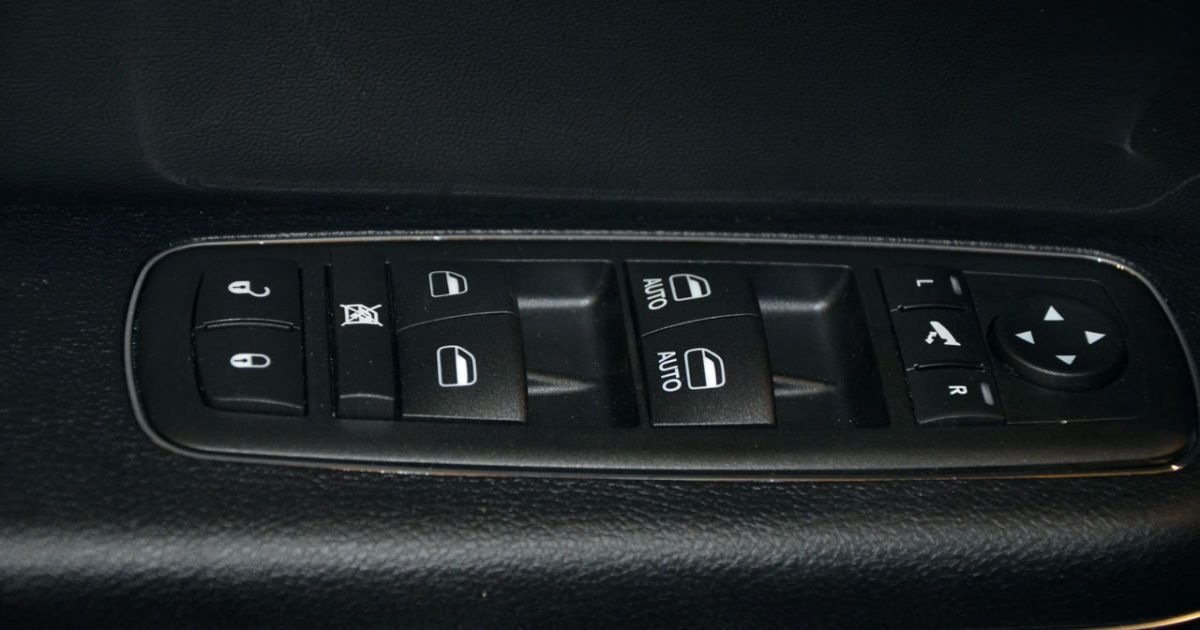 Новый Chrysler 300C уже в Украине_22