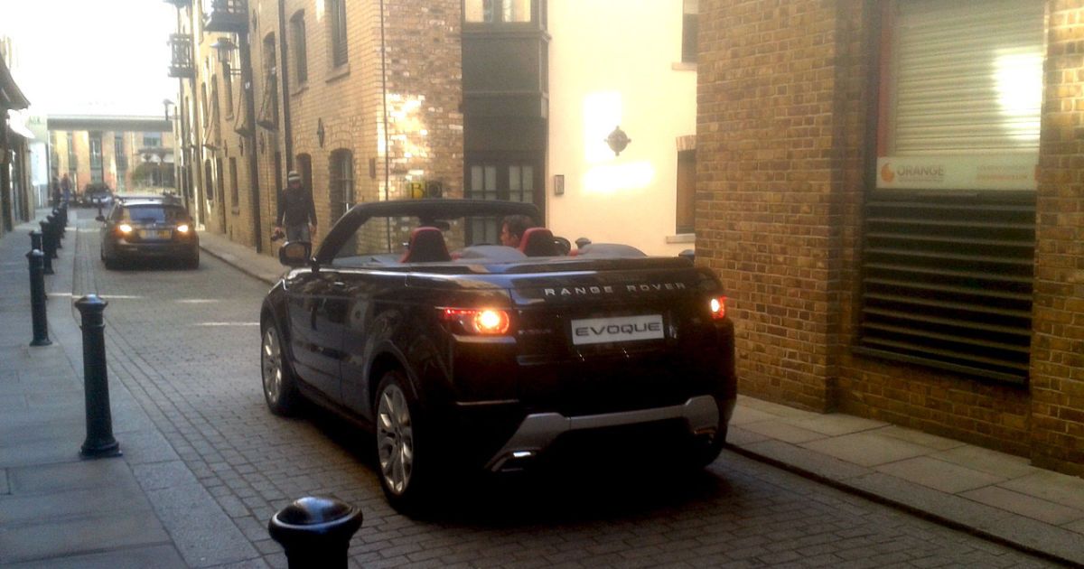 Этот Range Rover Evoque был заснят фотошпионами на улицах Лондона