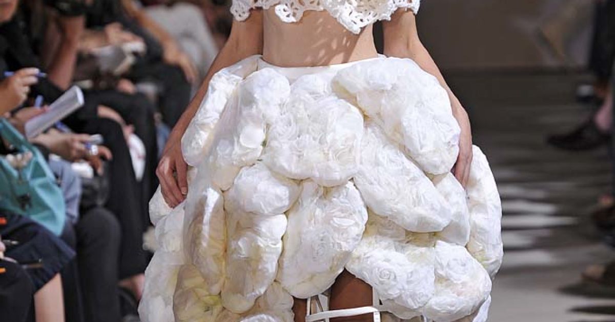 Comme des Garcons прет-а-порте весна-лето 2012 / © EastNews