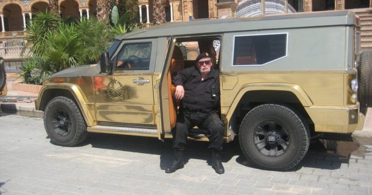 В Сети засветились "золотые" внедорожники Саддама Хусейна