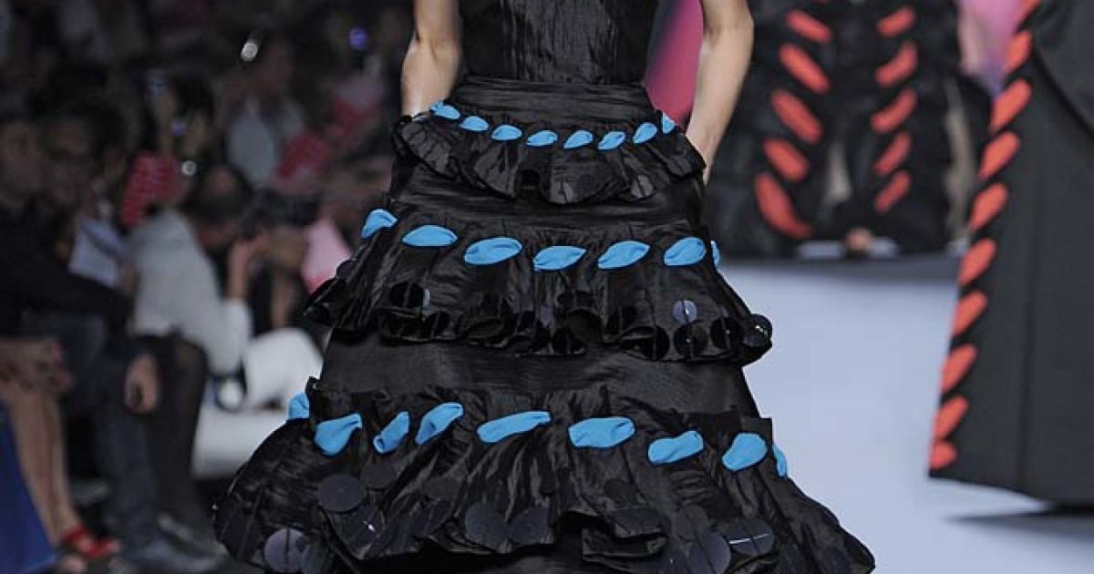 Viktor and Rolf прет-а-порте весна-лето 2012 / © EastNews