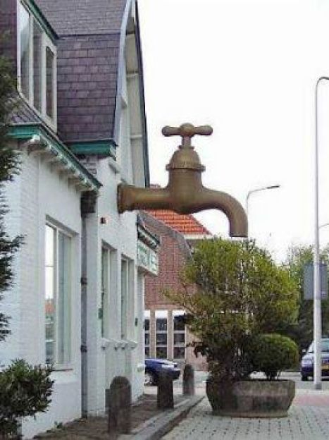 Памятник-кран. Голландия / © 