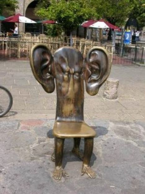 Памятник стулу. Гвадалахара, Мексика / © 
