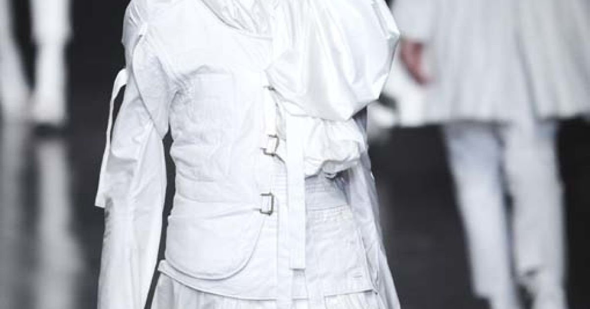 Ann Demeulemeester прет-а-порте весна-лето 2011 (East News)