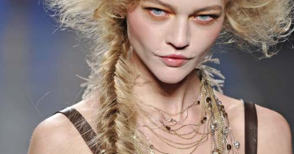 Christian Dior прет-а-порте осень-зима 2010-2011 (East News)