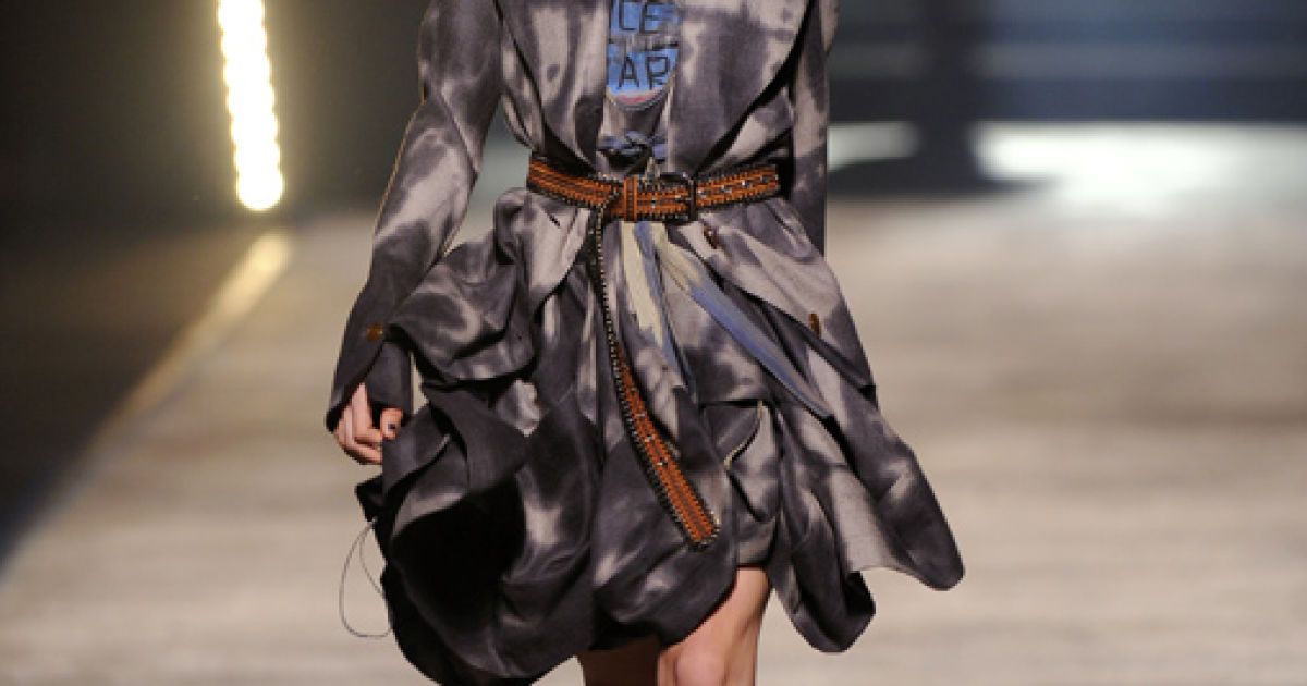 Vivienne Westwood прет-а-порте осень-зима 2010-2011 (East News)