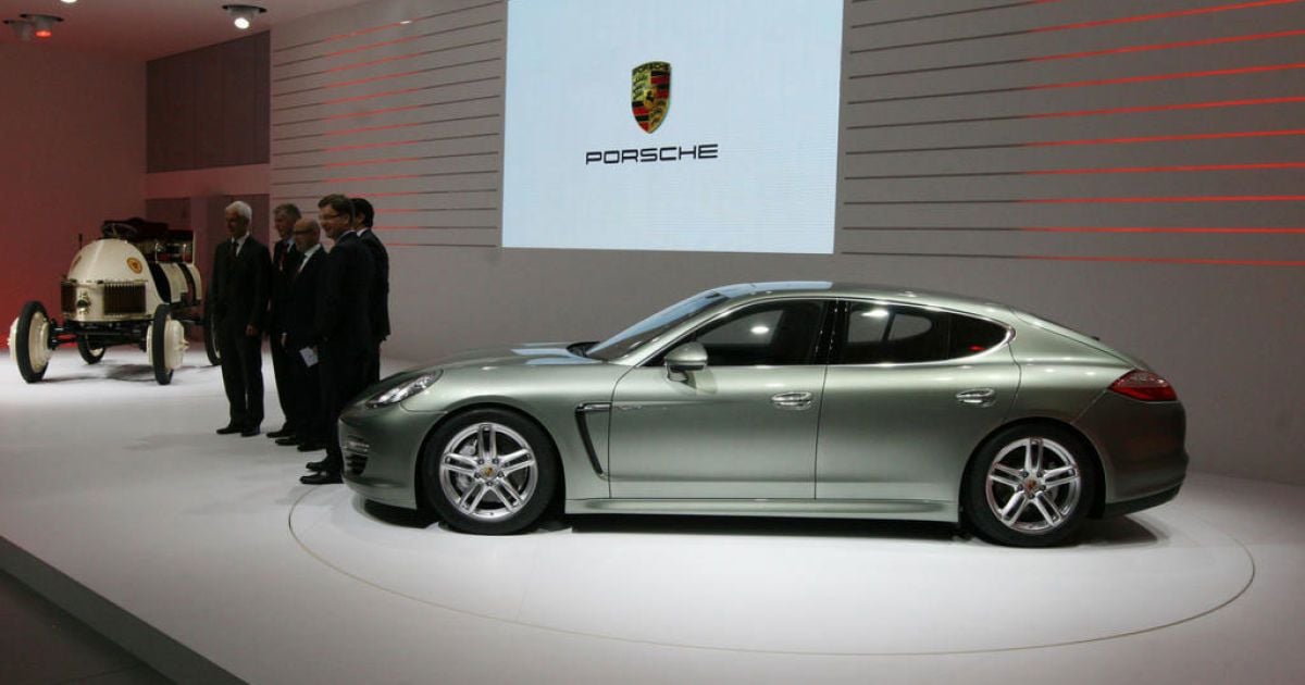 В Женеве прошла презентация гибридной Panamera S