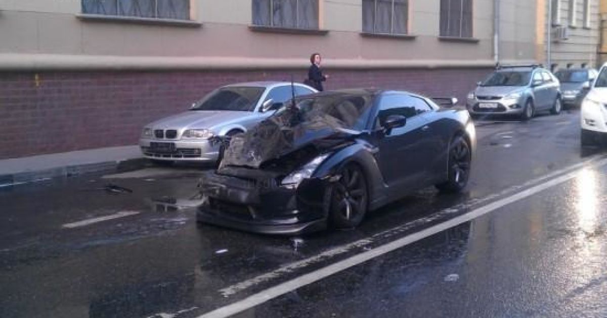Nissan GT-R в Москве устроил "гонки на выживание" (видео)