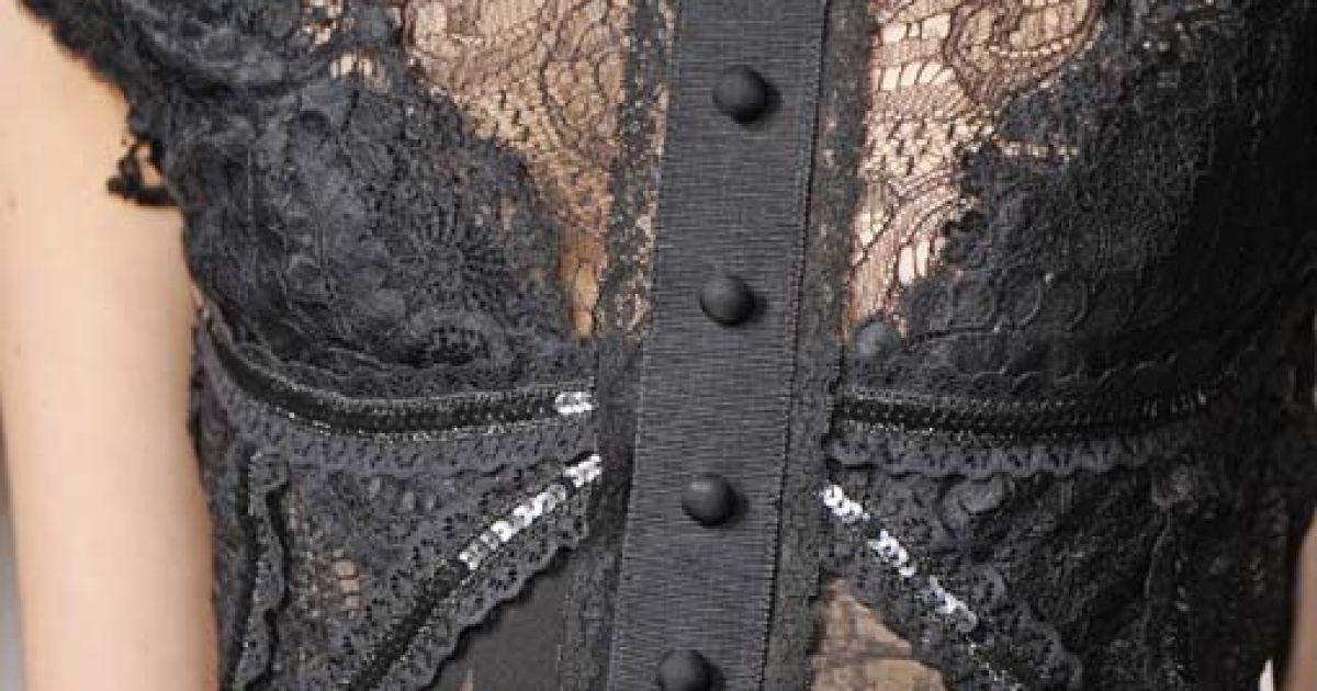 Elie Saab прет-а-порте осень-зима 2010-2011 (East News)