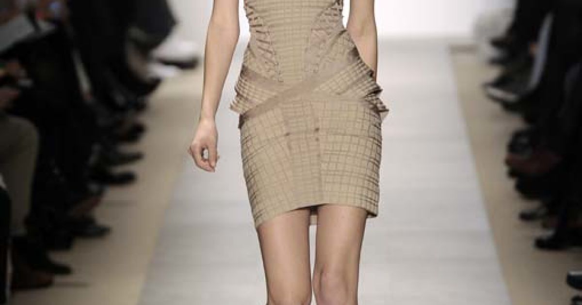 Herve Leger прет-а-порте осень-зима 2010-2011 (East News)