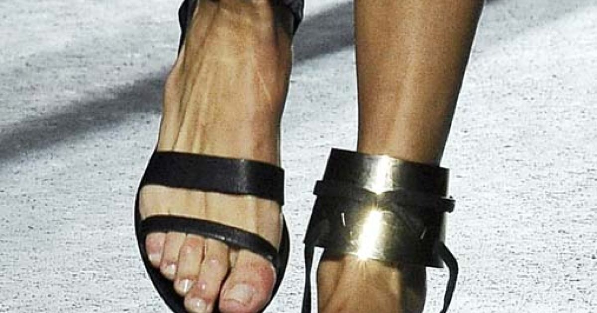LANVIN прет-а-порте весна-лето 2011 (East News)