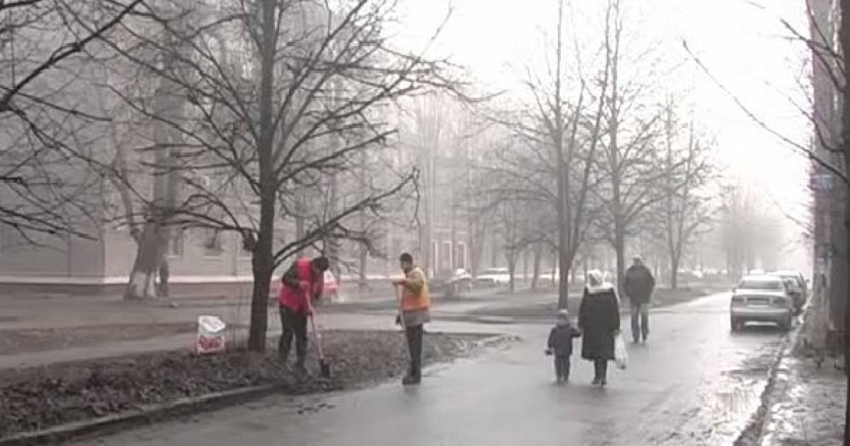 В Днепропетровске нарушителей ПДД привлекают к уборке улиц