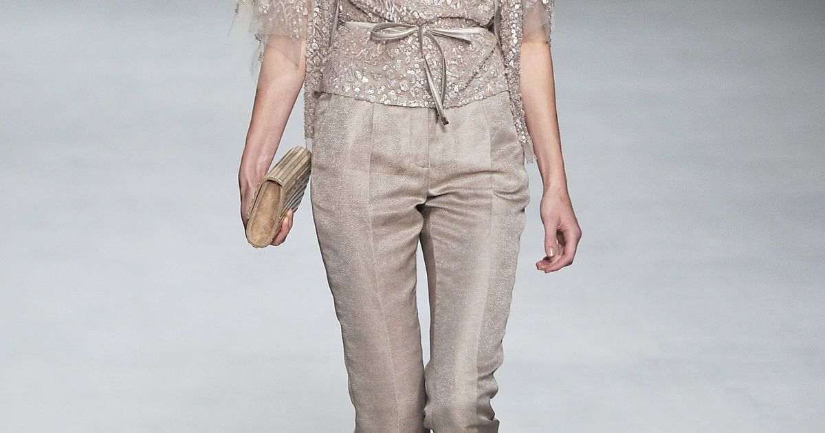 Elie Saab прет-а-порте весна-лето 2011 (East News)