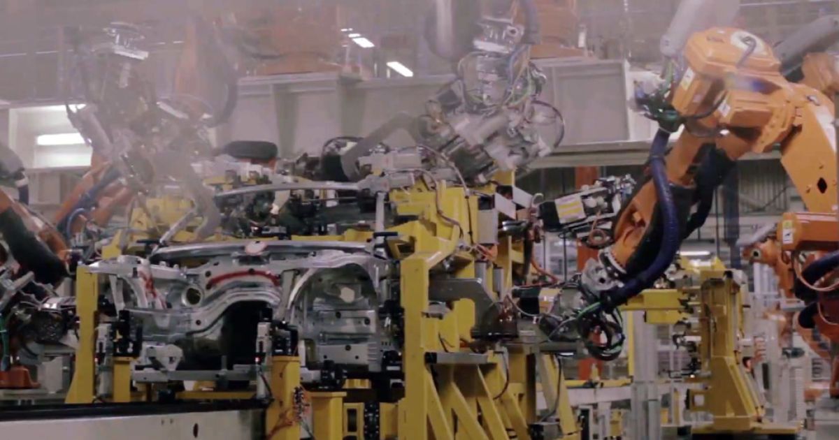 Конвейер для BMW X1 превратили в дискотеку
