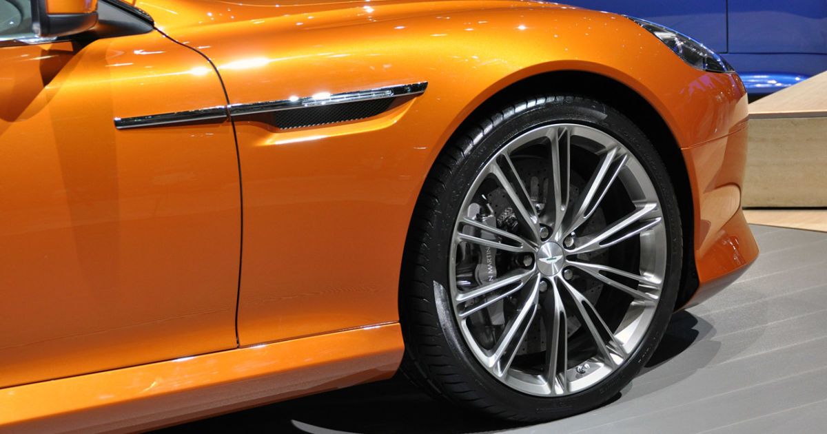 Aston Martin Virage_14