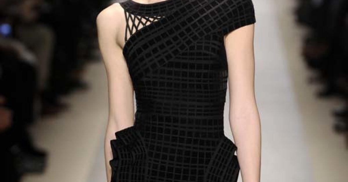Herve Leger  прет-а-порте осень-зима 2010-2011 (East News)