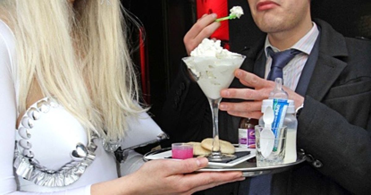 Британцы сделали мороженое из грудного молока