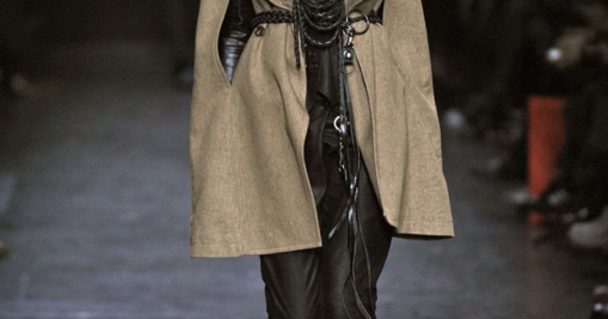 Ann Demeulemeester прет-а-порте осень-зима 2010-2011 (East News)