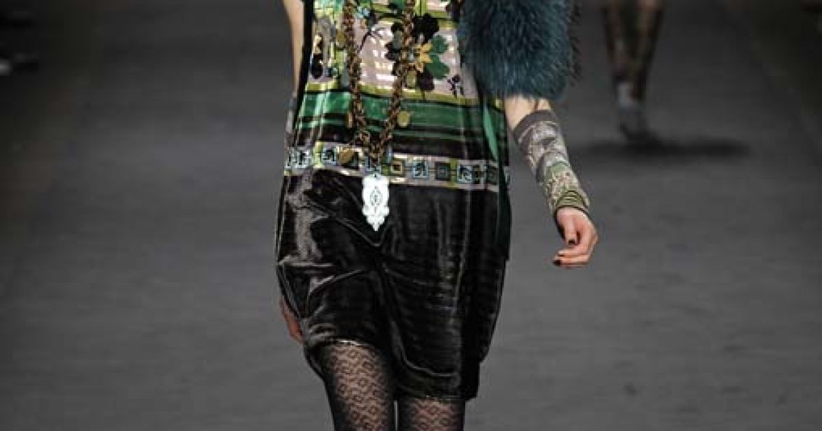 Anna Sui прет-а-порте осень-зима 2010-2011 (East News)