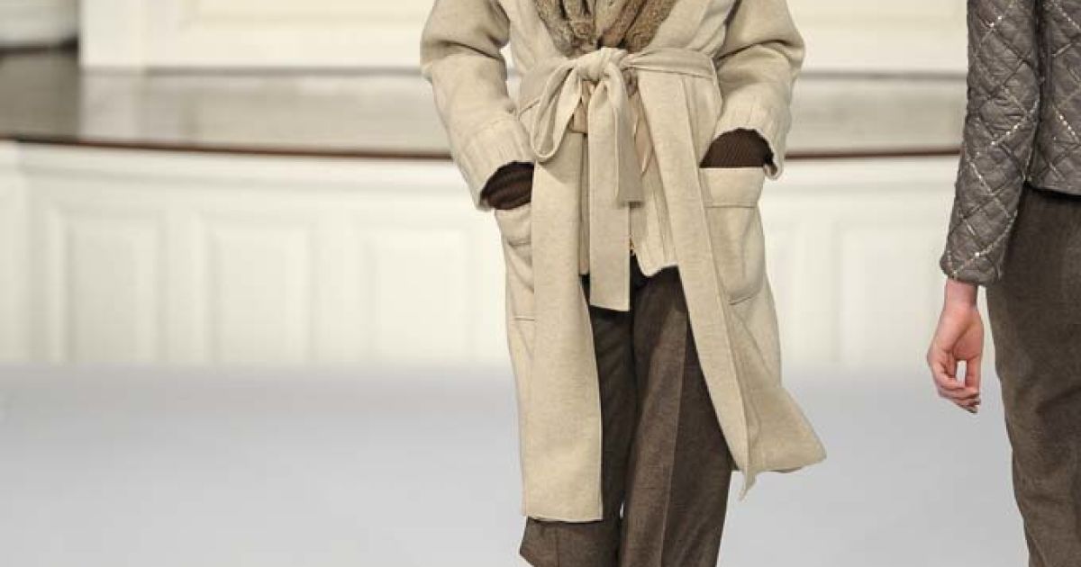 Oscar de la Renta прет-а-порте осень-зима 2010-2011 (East News)