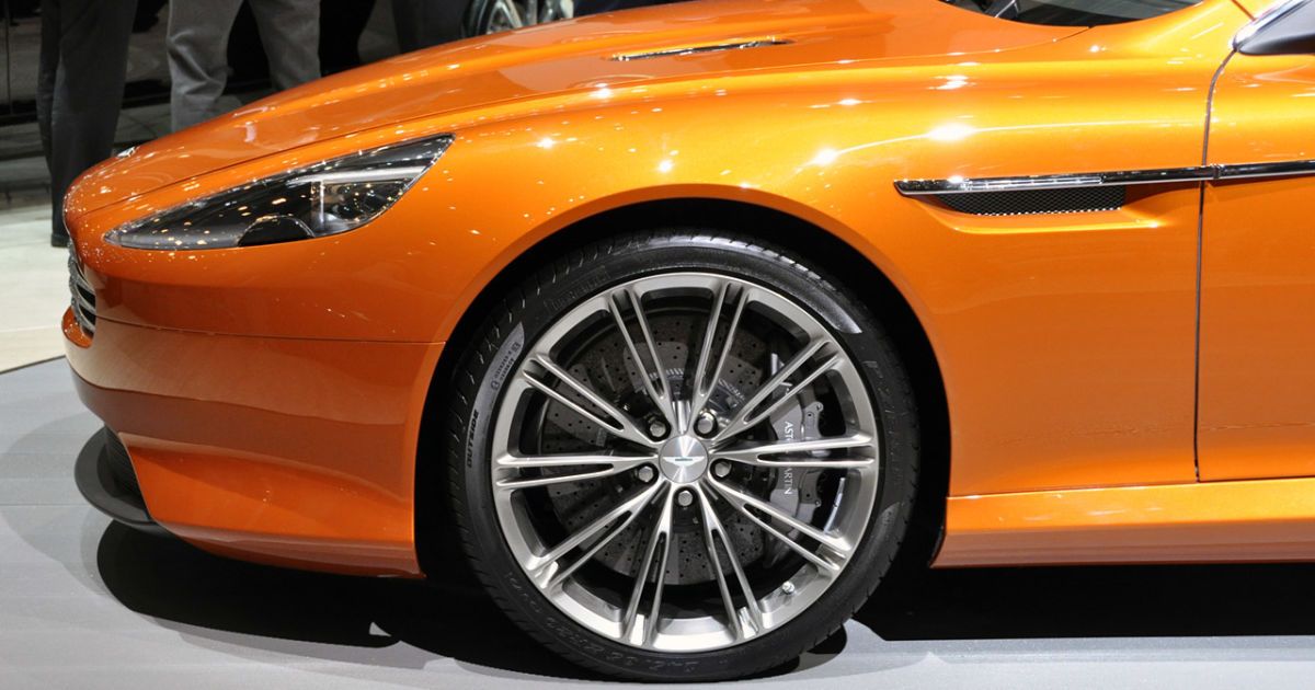 Aston Martin Virage_12