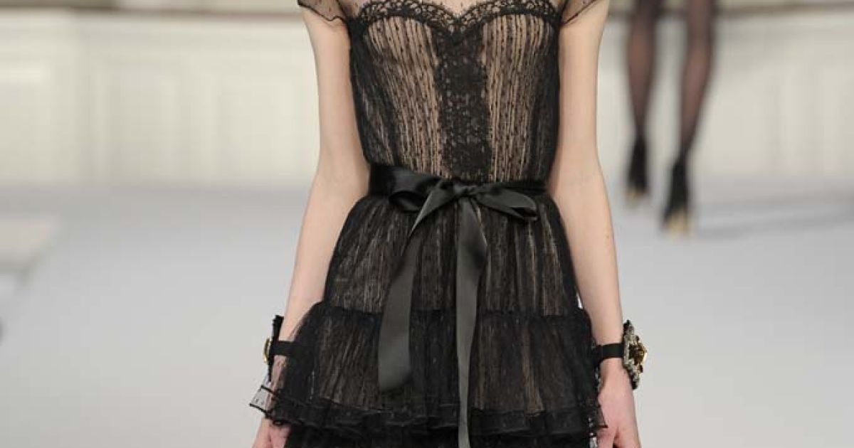 Oscar de la Renta прет-а-порте осень-зима 2010-2011 (East News)
