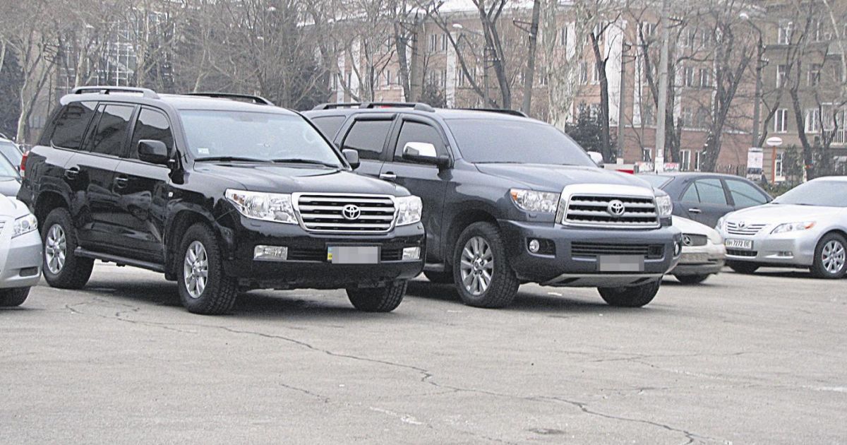 Первый джип справа принадлежит одесскому вице-губернатору Малину. Фото А. Кречет
segodnya.ua