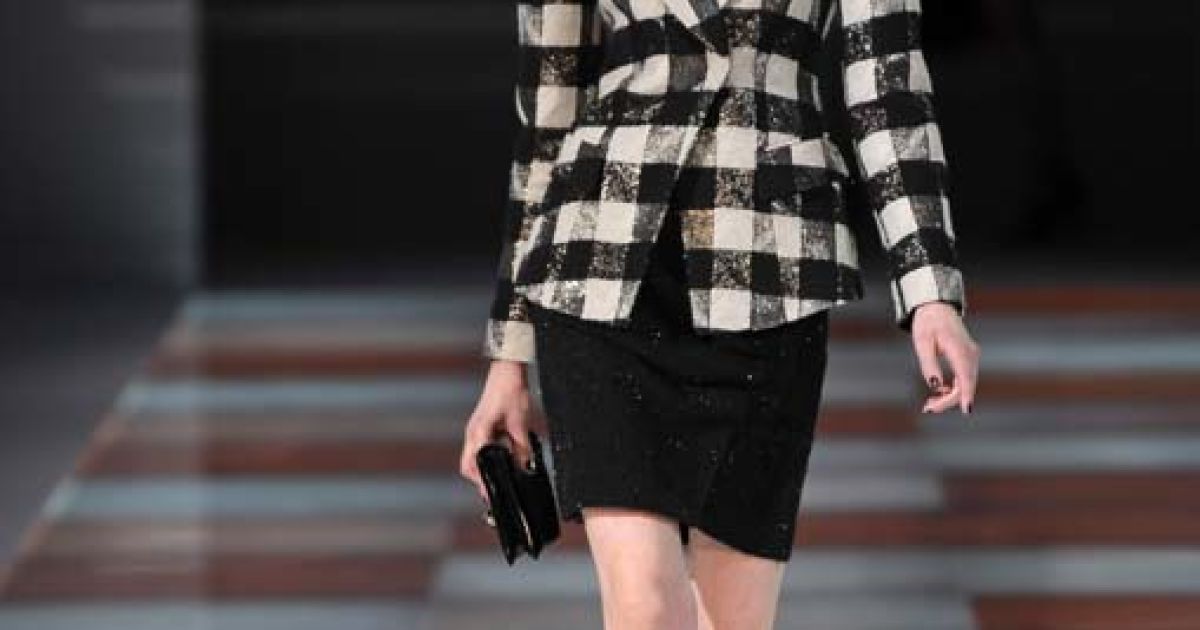 Emporio Armani прет-а-порте осень-зима 2010-2011 (East News)