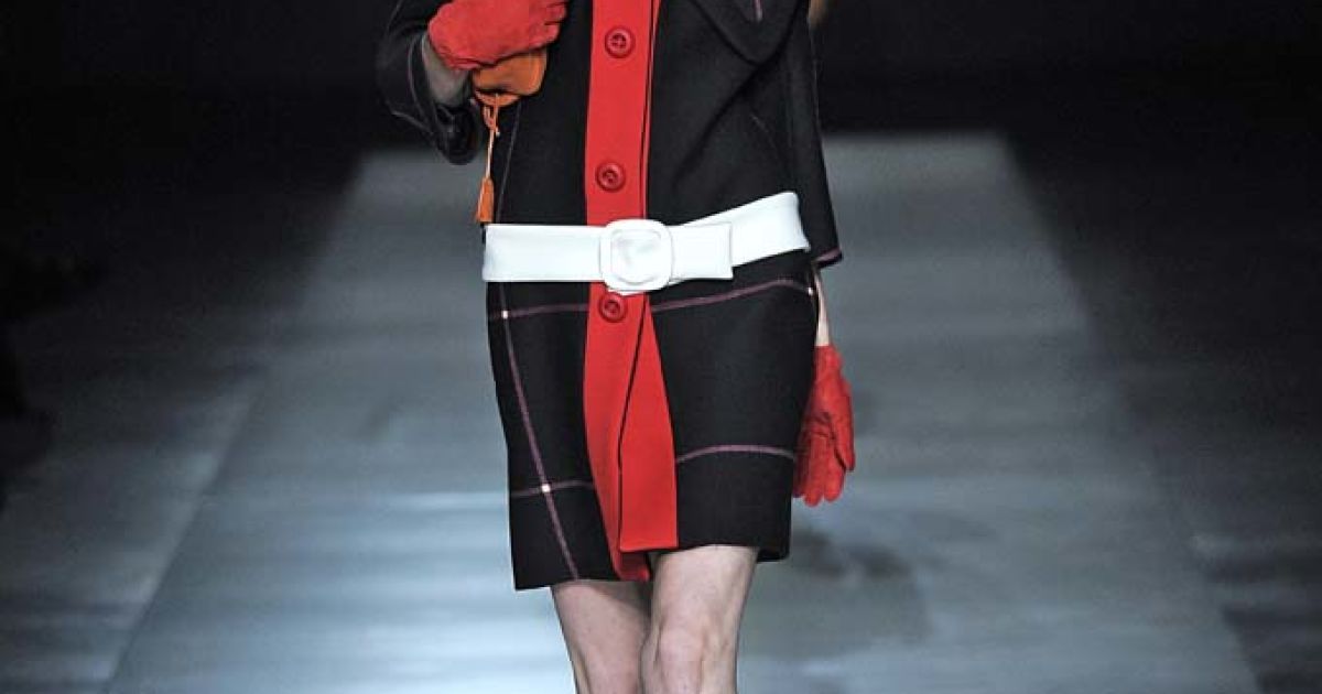Prada прет-а-порте осень-зима 2011-2012 (East News)