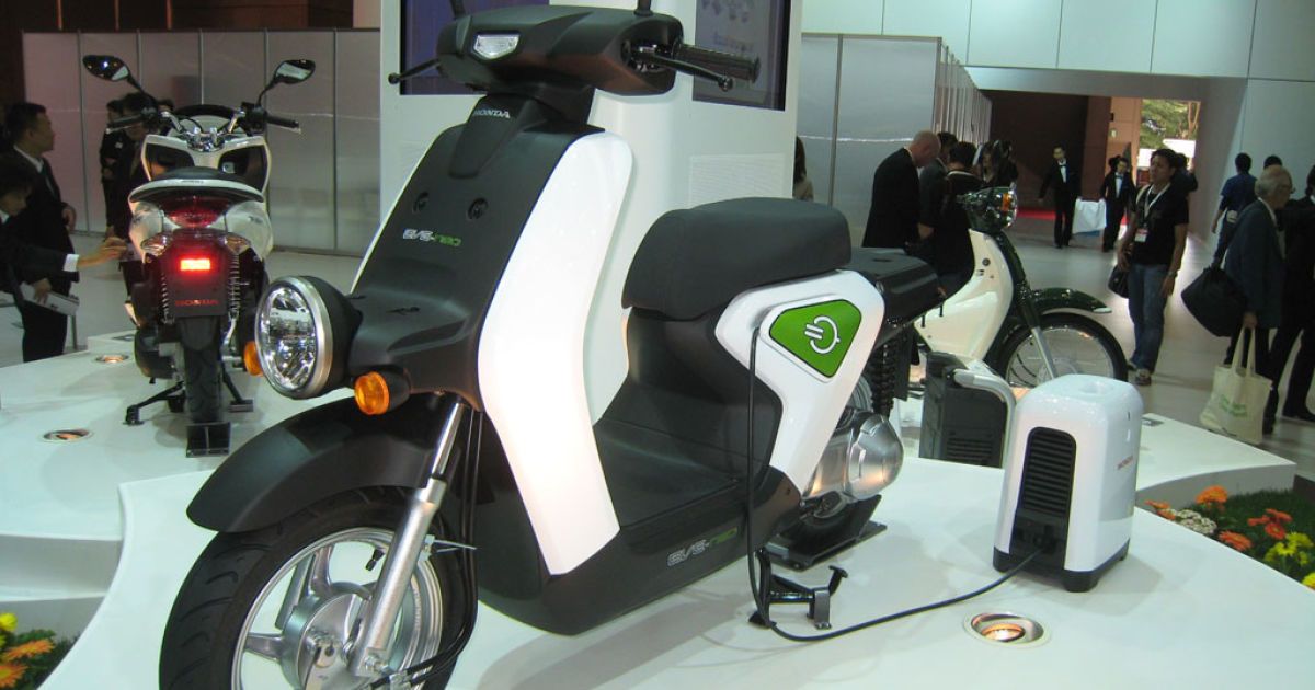 Барселона получит экспериментальные мотороллеры Honda EV-neo