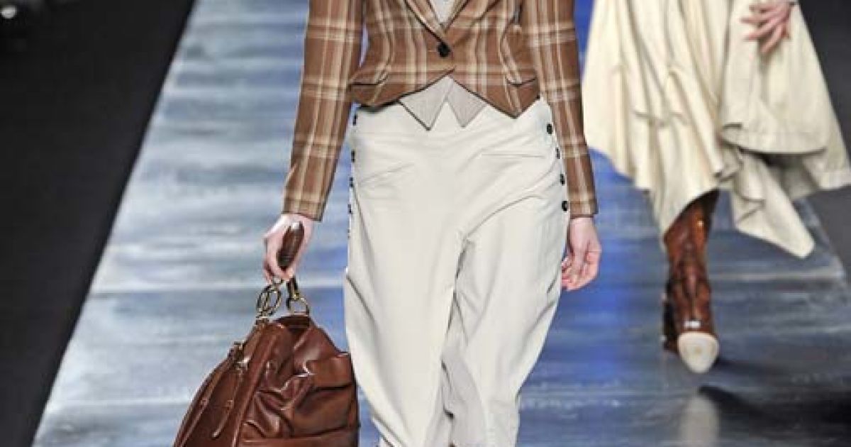 Christian Dior прет-а-порте осень-зима 2010-2011 (East News)