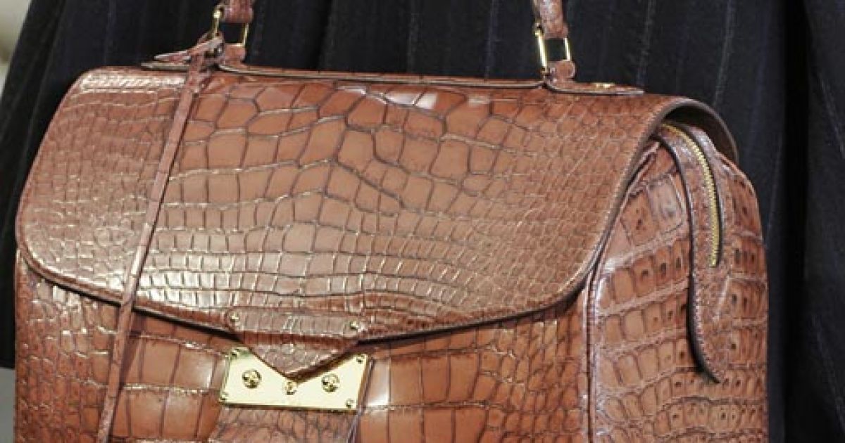 Louis Vuitton прет-а-порте осень-зима 2010-2011 (East News)