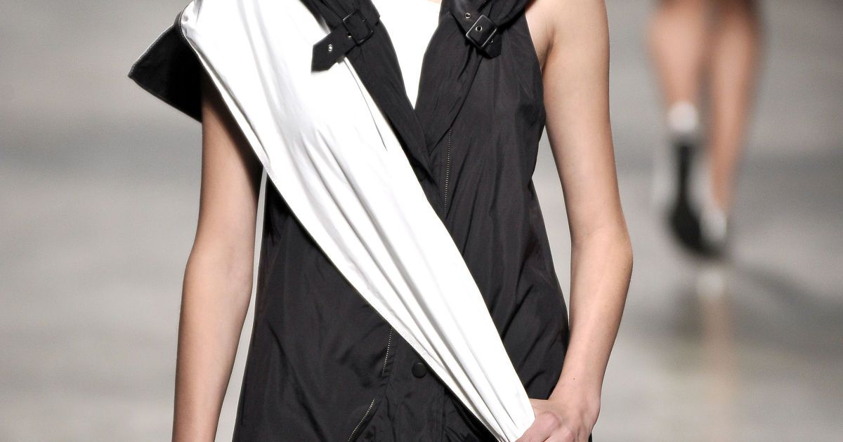 Issey Miyake прет-а-порте весна-лето 2011 (East News)