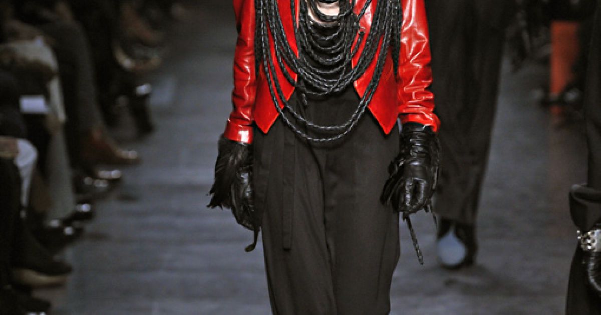 Ann Demeulemeester прет-а-порте осень-зима 2010-2011 (East News)