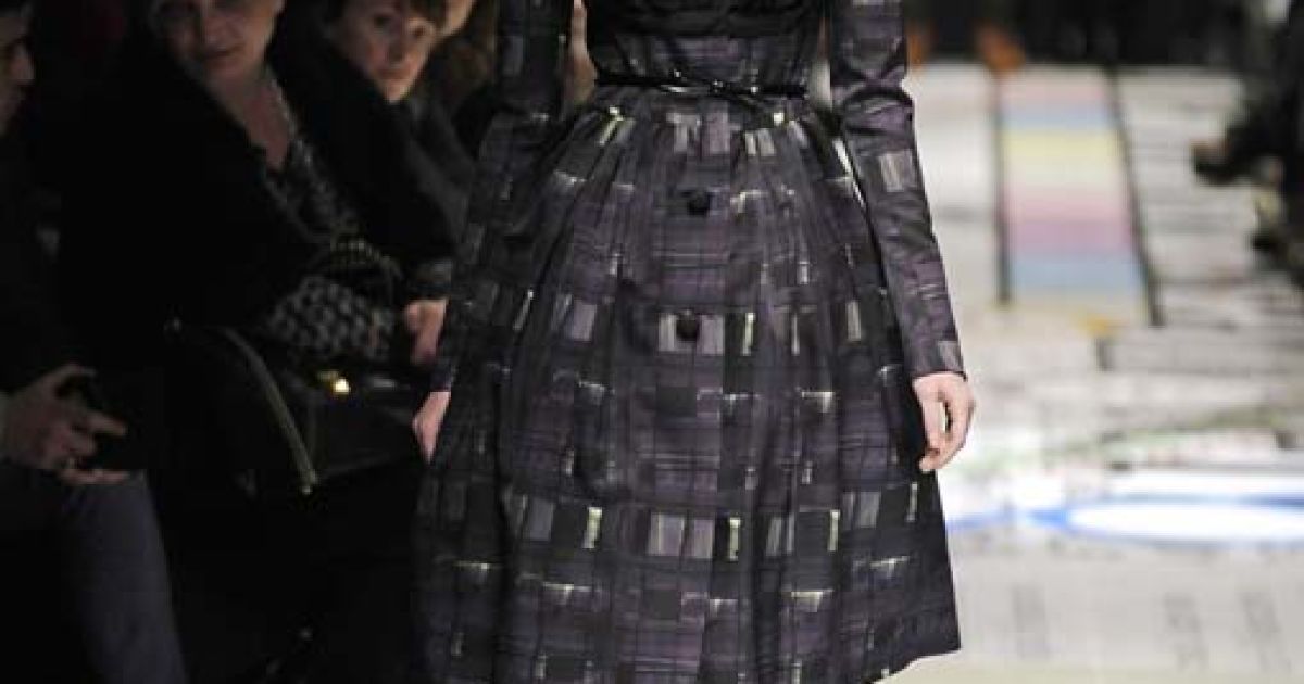 Prada прет-а-порте осень-зима 2010-2011 (East News)
