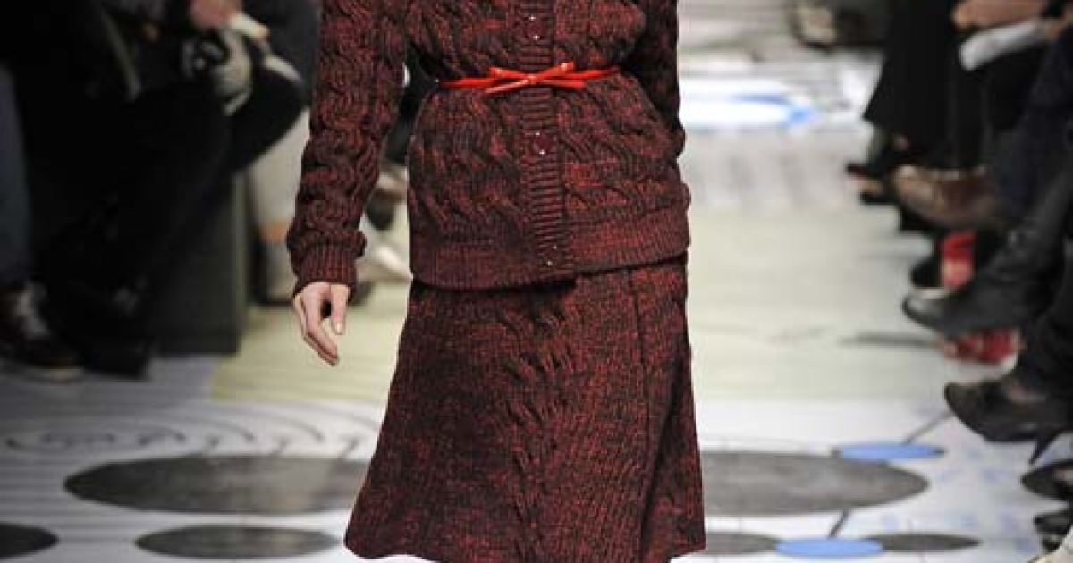 Prada прет-а-порте осень-зима 2010-2011 (East News)