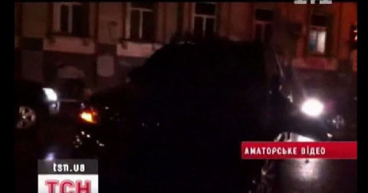В Киеве сын депутата на "Лексусе" протаранил автомобиль милиции