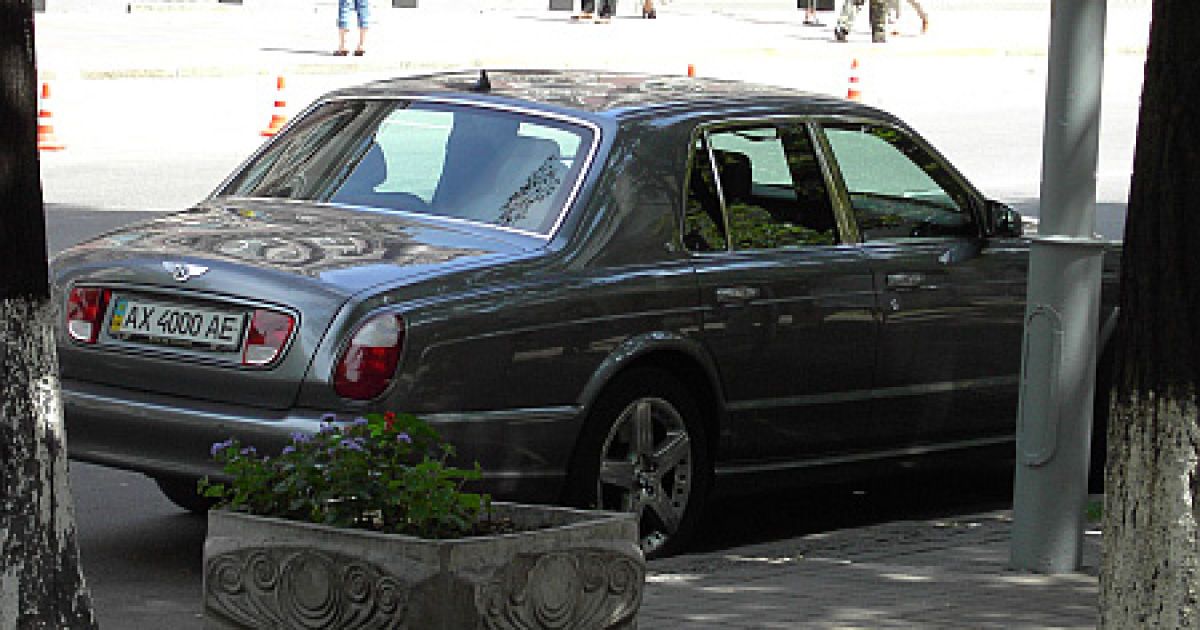 В Харькове депутатский Bentley сбил скутериста