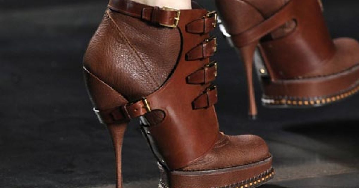 Christian Dior прет-а-порте осень-зима 2010-2011 (East News)