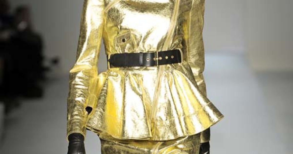 Moschino прет-а-порте осень-зима 2010-2011 (East News)