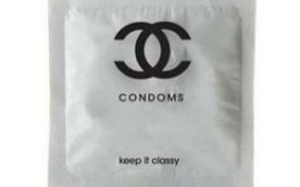 Модный дом Chanel выпустил серию презервативов ко Дню Валентина