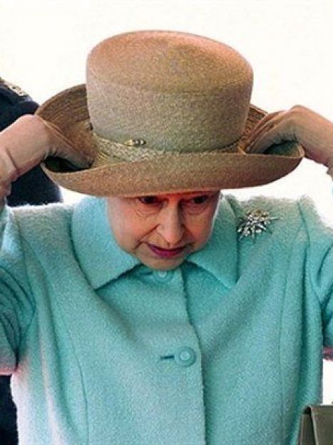 Мы говорим "королева" - подразумеваем шляпки, мы говорим "шляпки" - подразумеваем королеву Елизавету II (AFP) / © 