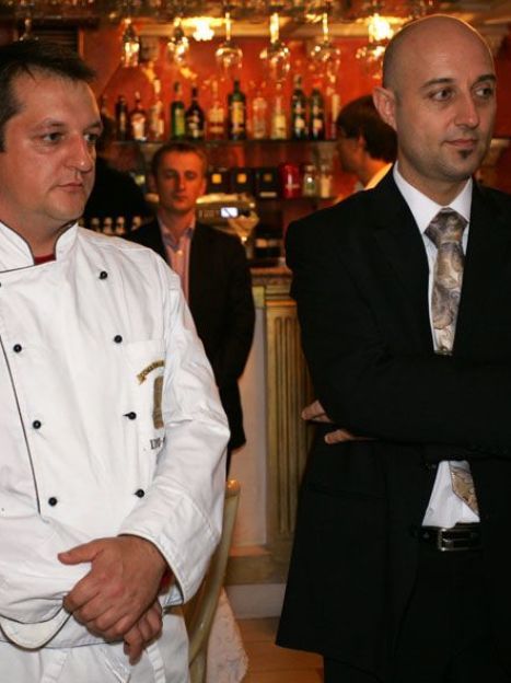 Шеф-повар ресторана Device-cafe Виктор Тимчишин (слева) / © 