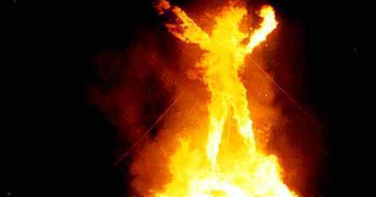 Дівчина спалила себе, протестуючи проти політики китайської влади. Ілюстрація