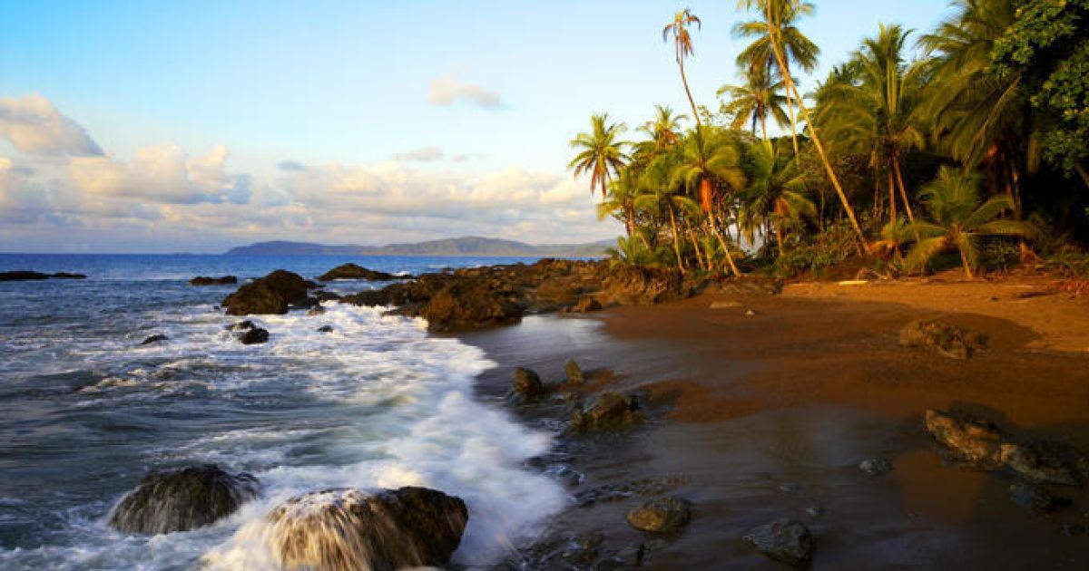 5 жовтня Колумб відкрив територію, відому сьогодні як Коста-Ріка.