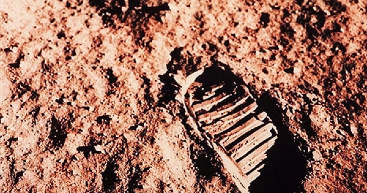 Нога людини скоро знову ступить на Місяць