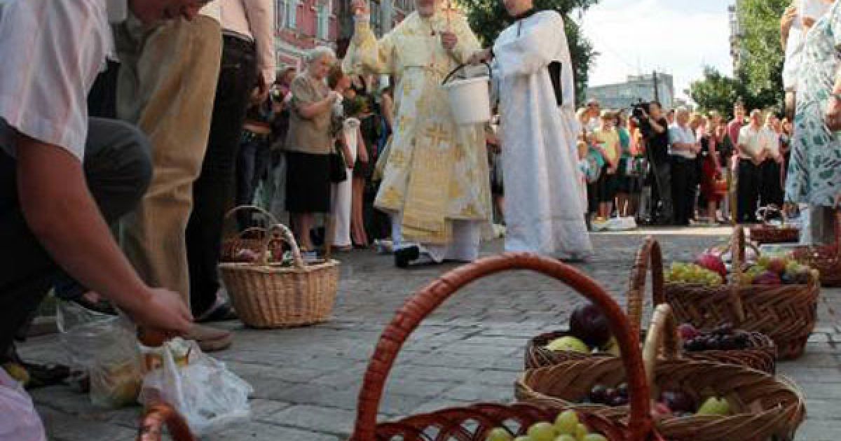 У православних і греко-католицьких храмах пройдуть богослужіння та освячення плодів