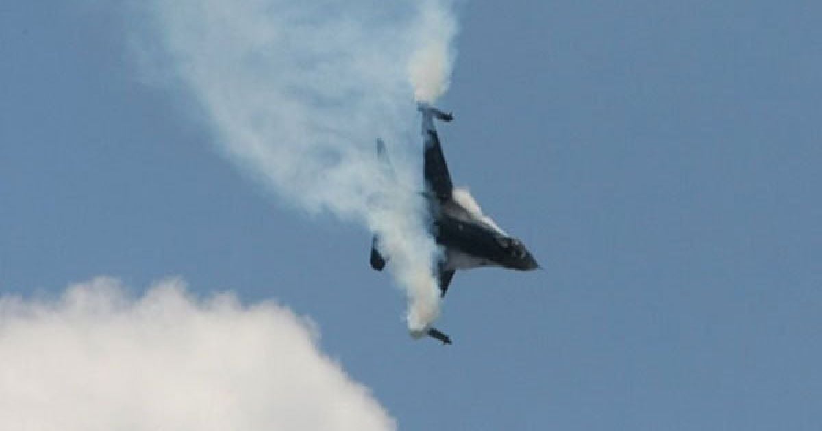 Шторм повредил истребители F-16 на авиабазе — детали (фото)