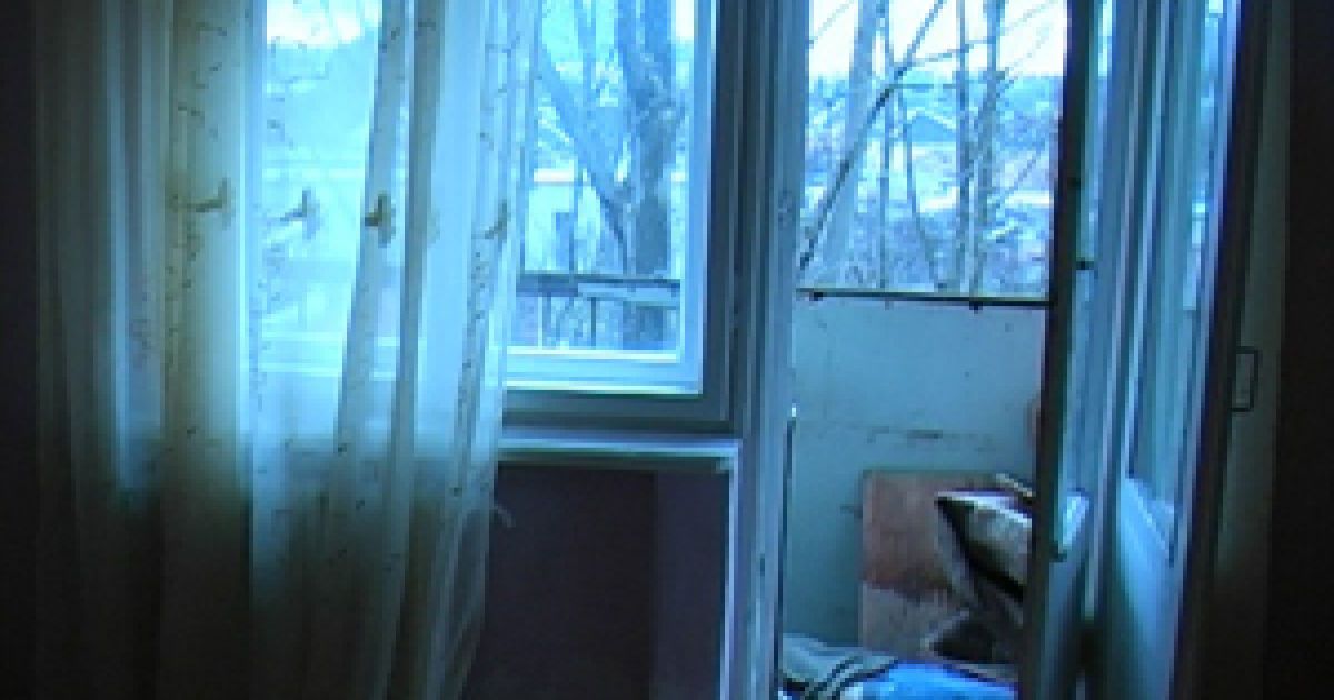 Підлітка викинули з балкону за неіснуючий борг